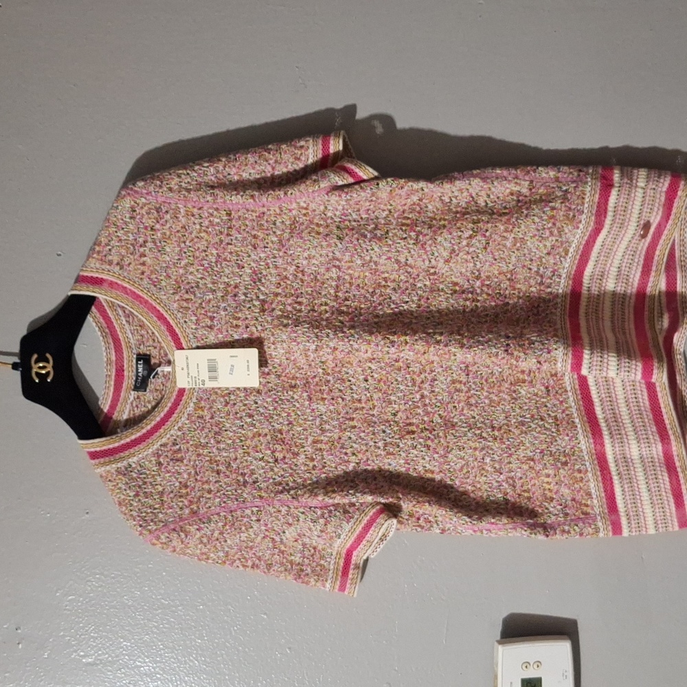 Chanel makes a flu pink size 40 pullover